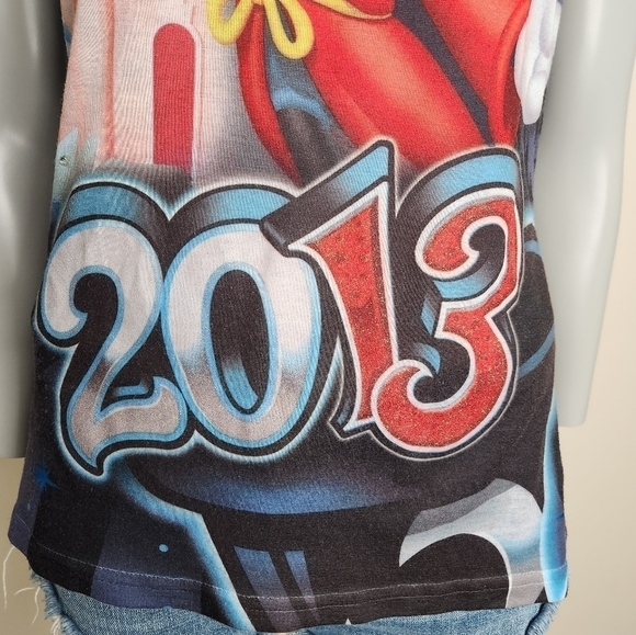 Y2k Disneyland Resorts Official Merch 2013 Mickey Mouse Graffiti Tee Size M - Picture 9 of 15